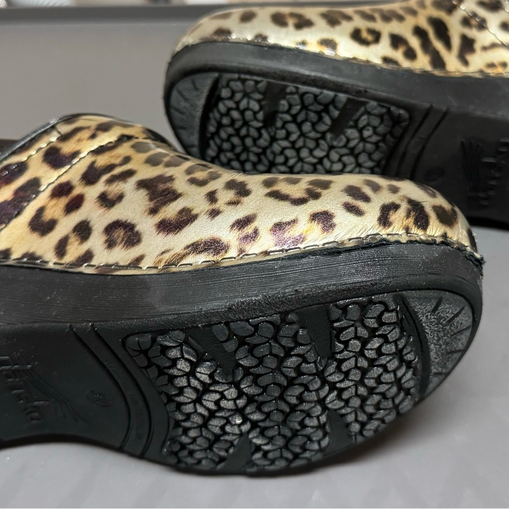 Dansko Pro XP 2.0 Wild Patent Leopard 39EU - Picture 4 of 5